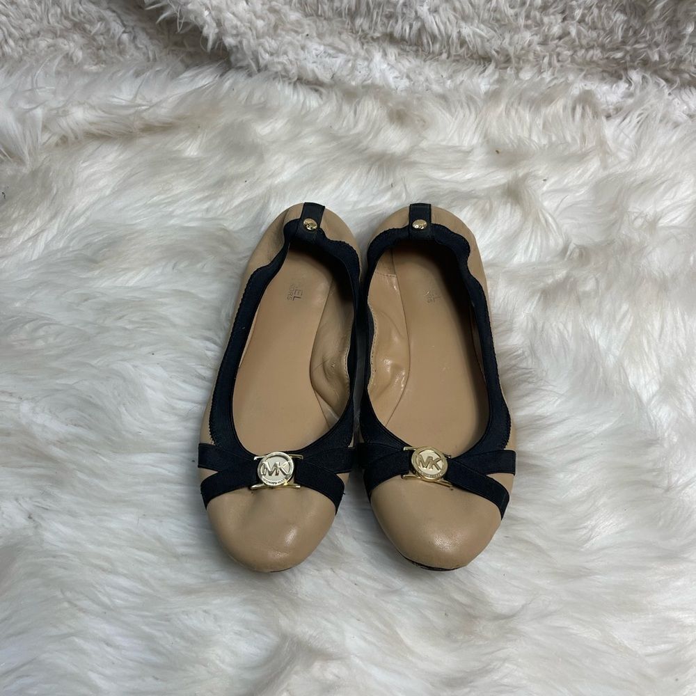 Coach leather Nude &black fabric trims slip on Flats gold tone logo accent SZ7.5